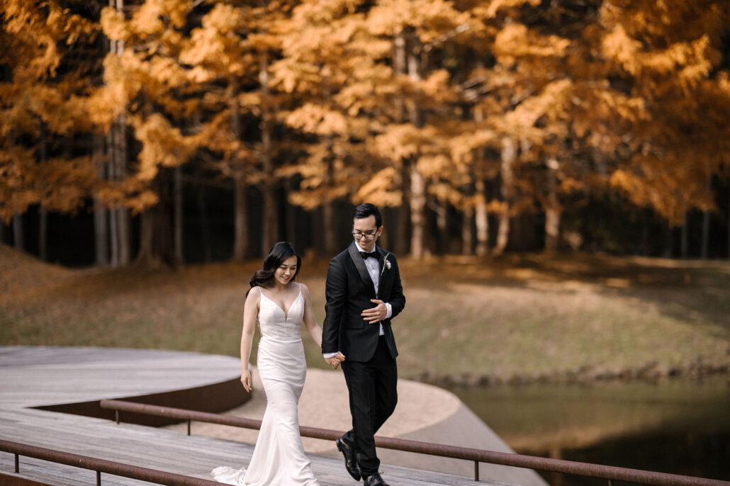A couple eloping in Nara in Autumn