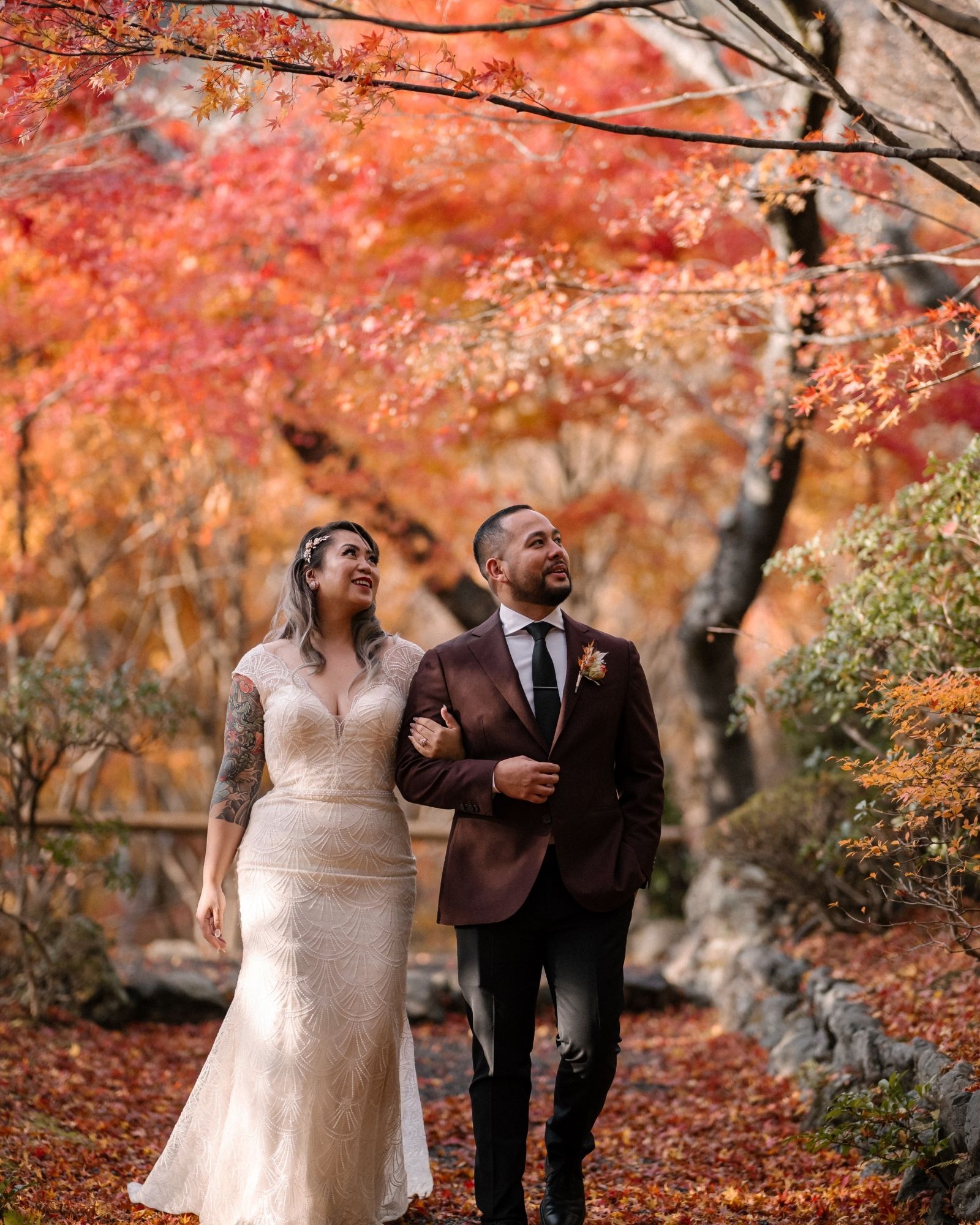 Momiji leaves with a wedding in Kyoto. Momiji leaves with a wedding in Kyoto.