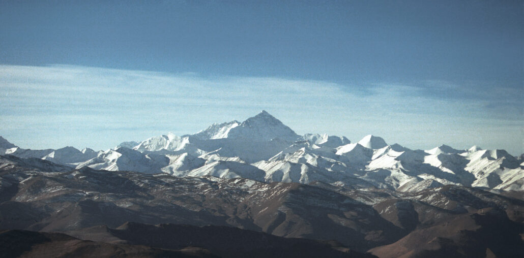 Mountain landscape evoking the determination and courage of Junko Tabei