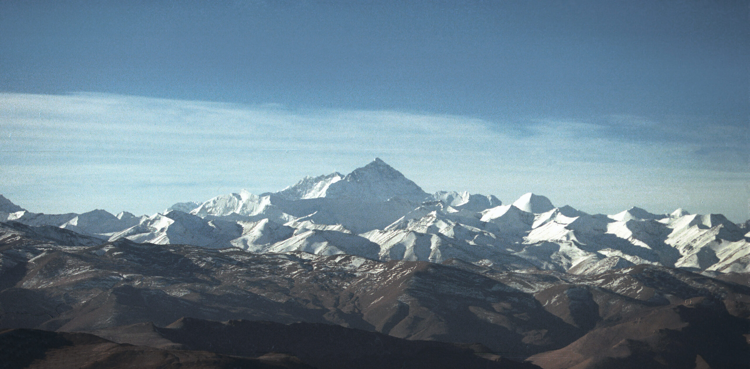 Mountain landscape evoking the determination and courage of Junko Tabei